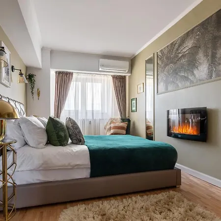 Newly Renovated Flat In Historic Center 부쿠레슈티