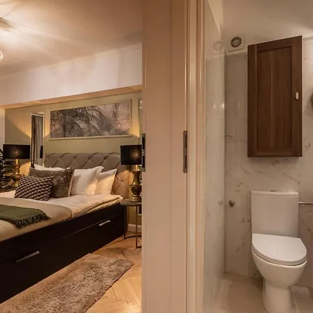 펜션 Newly Renovated Flat In Historic Center