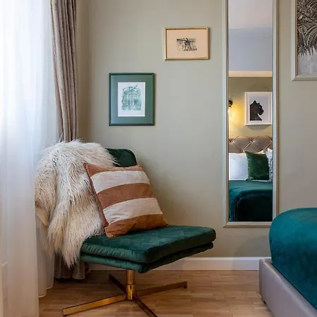 펜션 Newly Renovated Flat In Historic Center