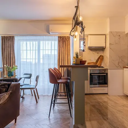 펜션 Newly Renovated Flat In Historic Center *