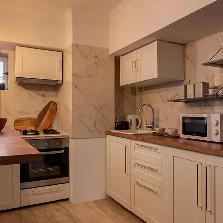 펜션 Newly Renovated Flat In Historic Center *