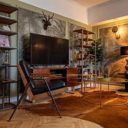 Newly Renovated Flat In Historic Center 펜션 *