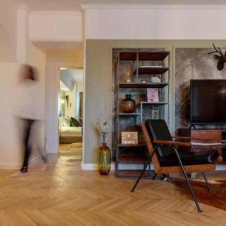 Newly Renovated Flat In Historic Center 펜션