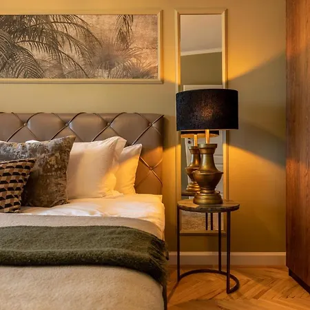 Vakantiehuis Newly Renovated Flat In Historic Center Boekarest