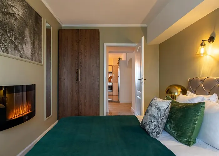 Newly Renovated Flat In Historic Center * בוקרשט
