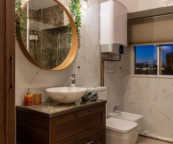 בית נופש Newly Renovated Flat In Historic Center בוקרשט